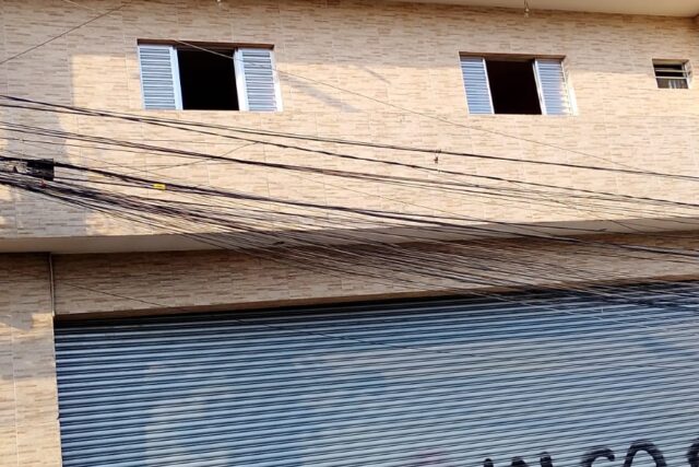 Casa 2 andares com salão comercial